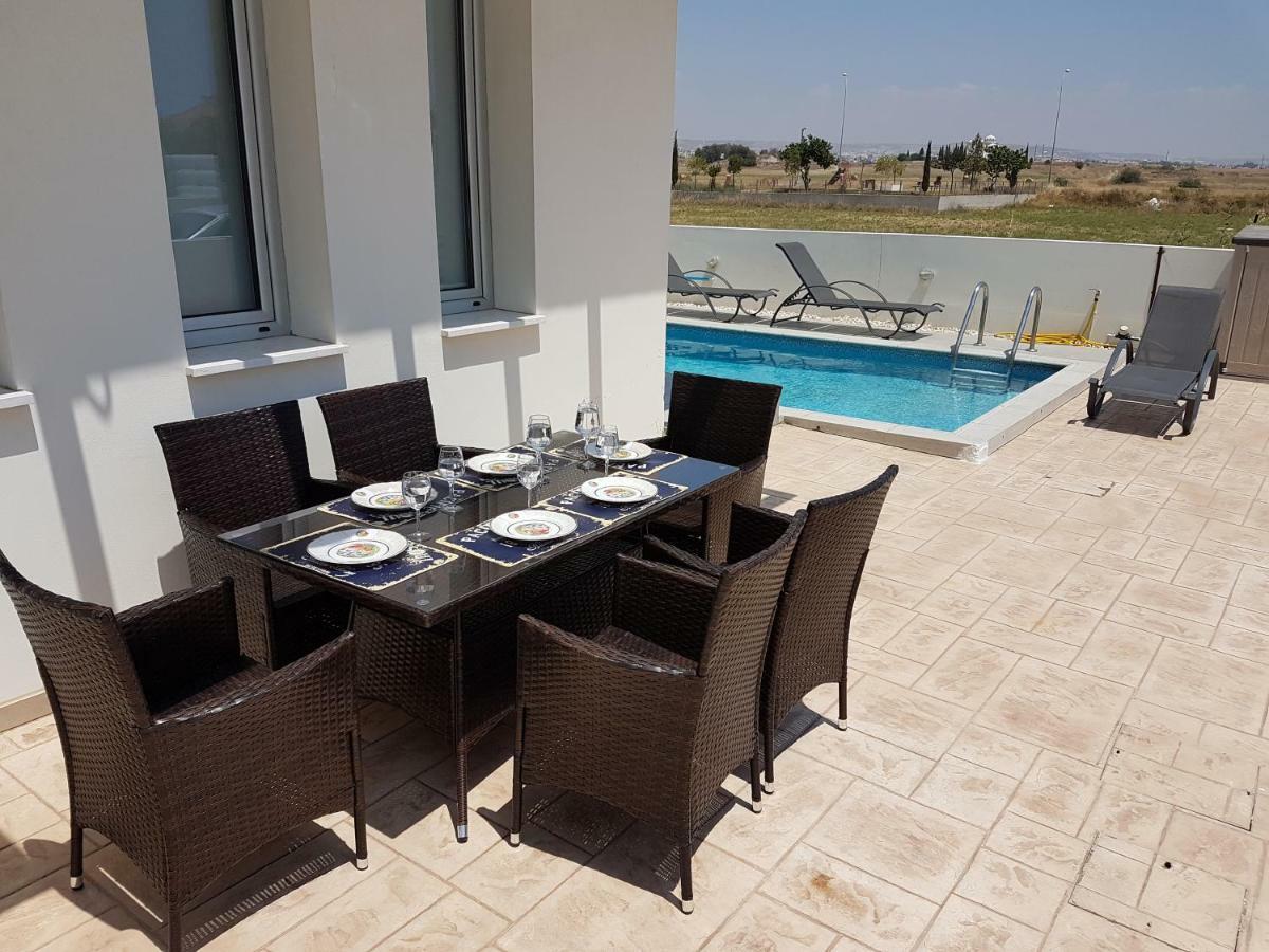 T&E Villa Larnaca Luaran gambar